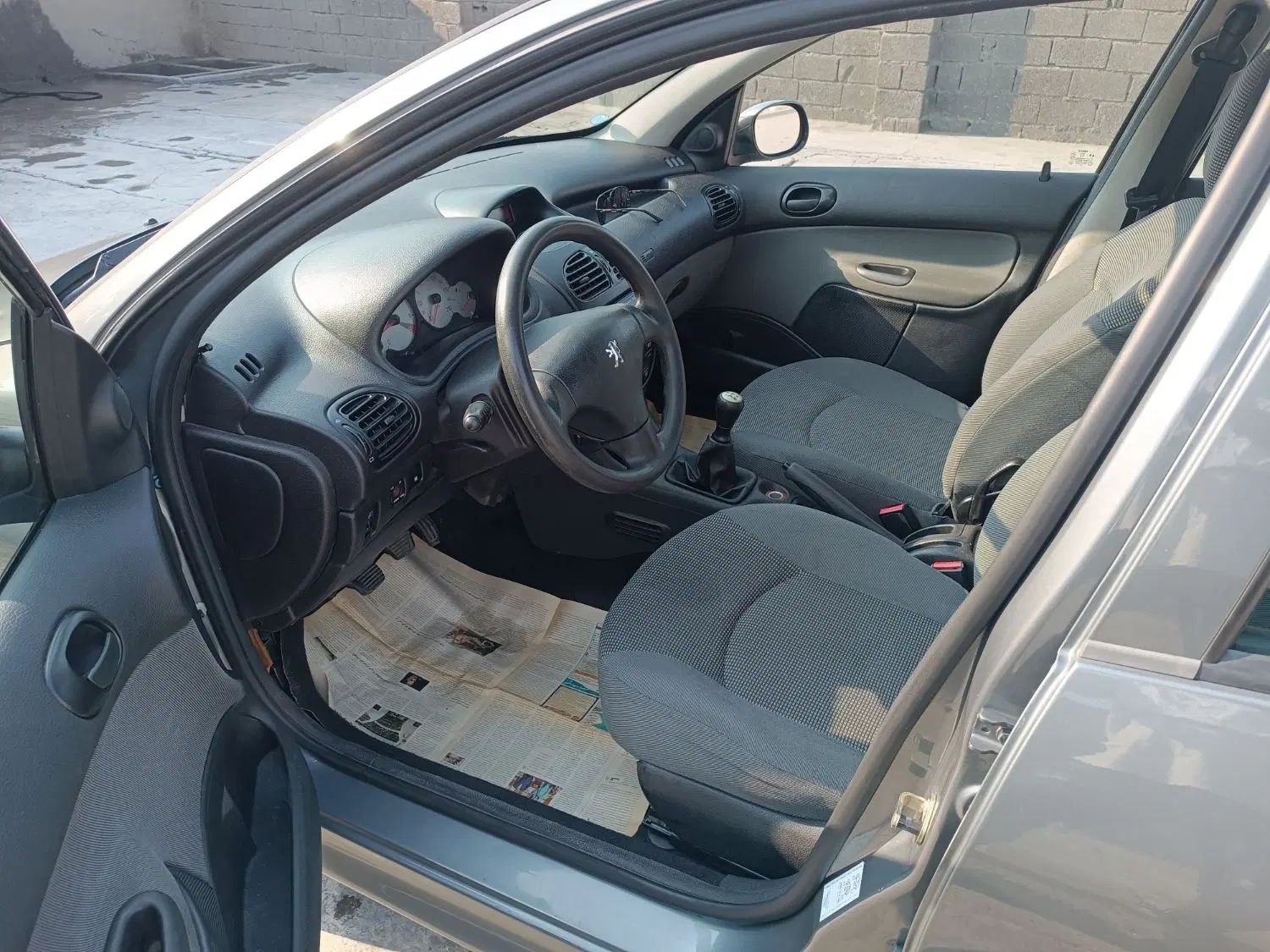 پژو ۲۰۶ صندوق دار v8 - 1395