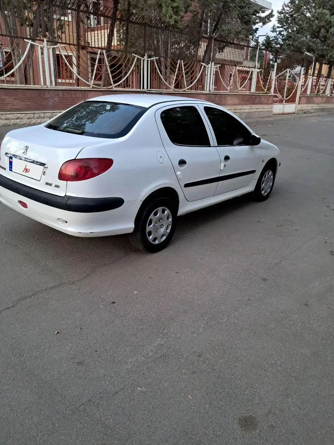 پژو ۲۰۶ صندوق دار v8 - 1394