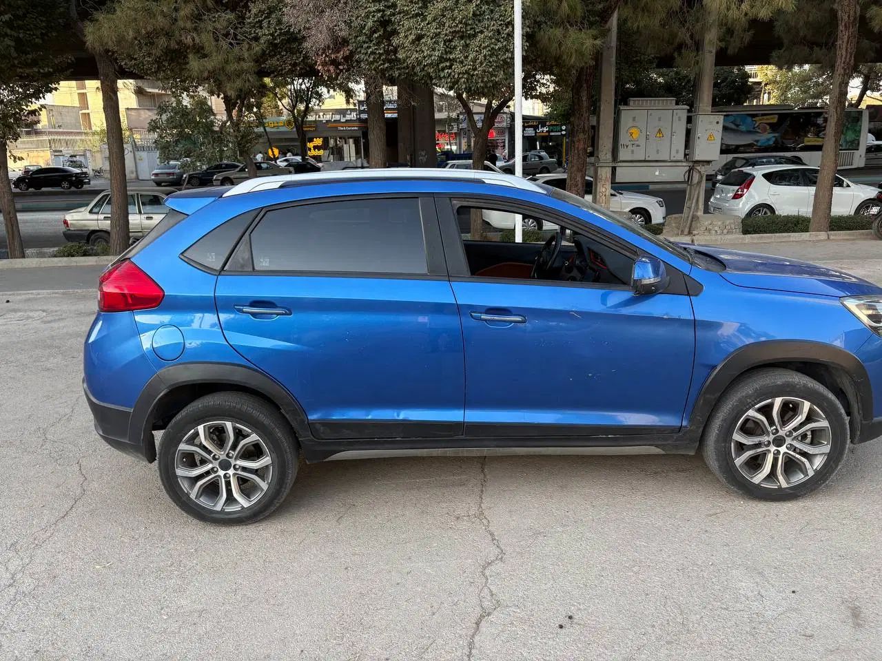 ام وی ام X22 دنده‌ای لاکچری - 1396