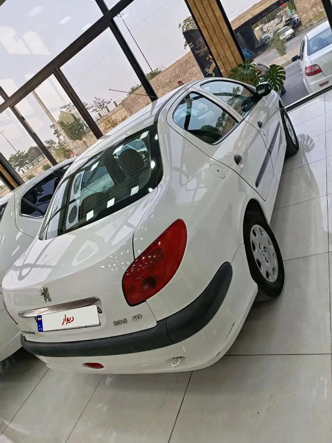 پژو ۲۰۶ صندوق دار v8 - 1396