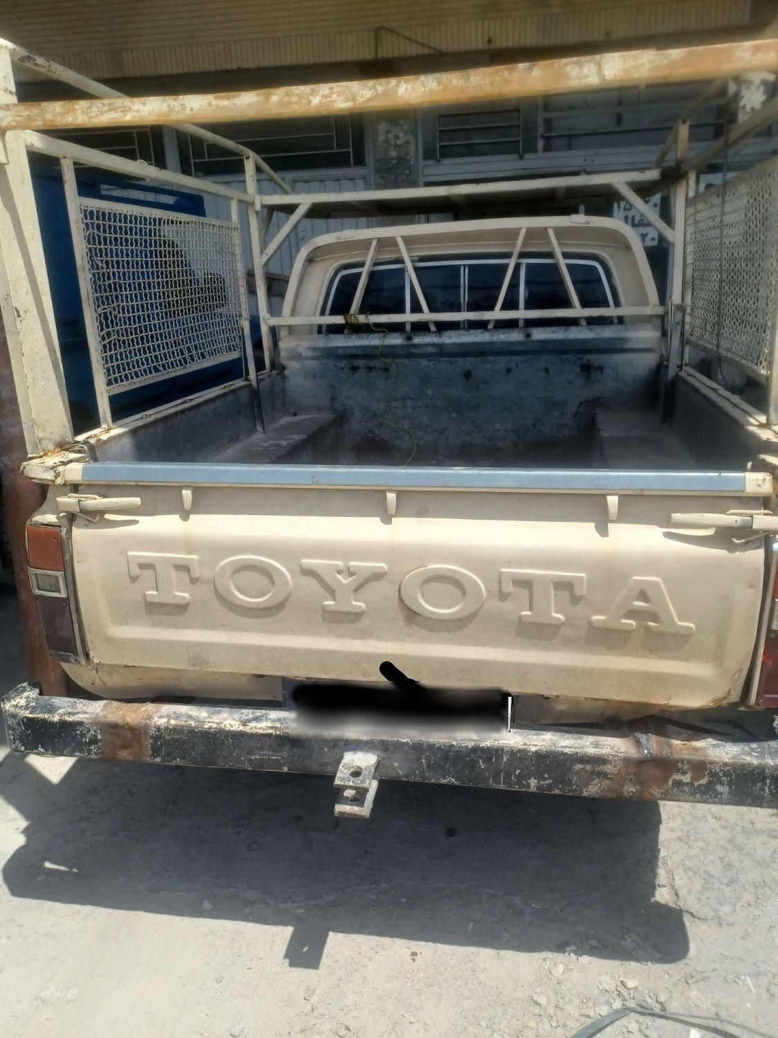 تویوتا کمری XLE - 1402