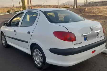 پژو ۲۰۶ صندوق دار v8 - 1396