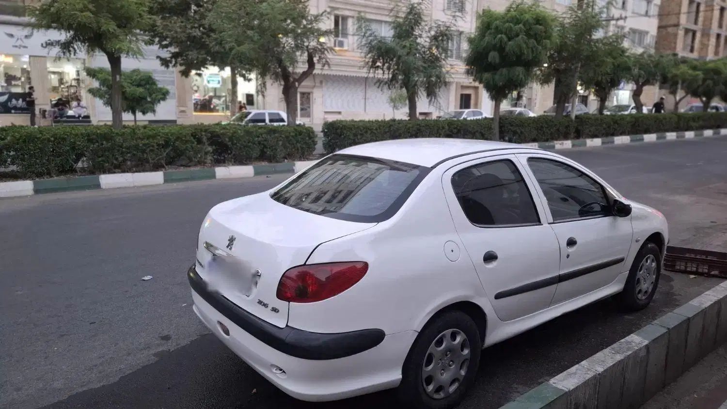 پژو ۲۰۶ صندوق دار v8 - 1390