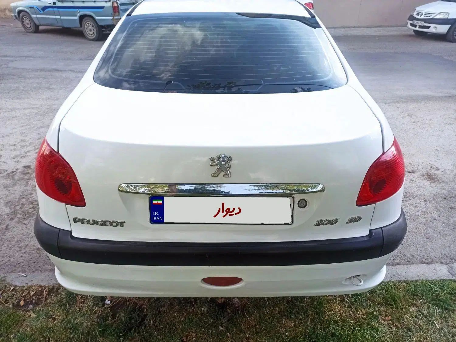 پژو ۲۰۶ صندوق دار v8 - 1392