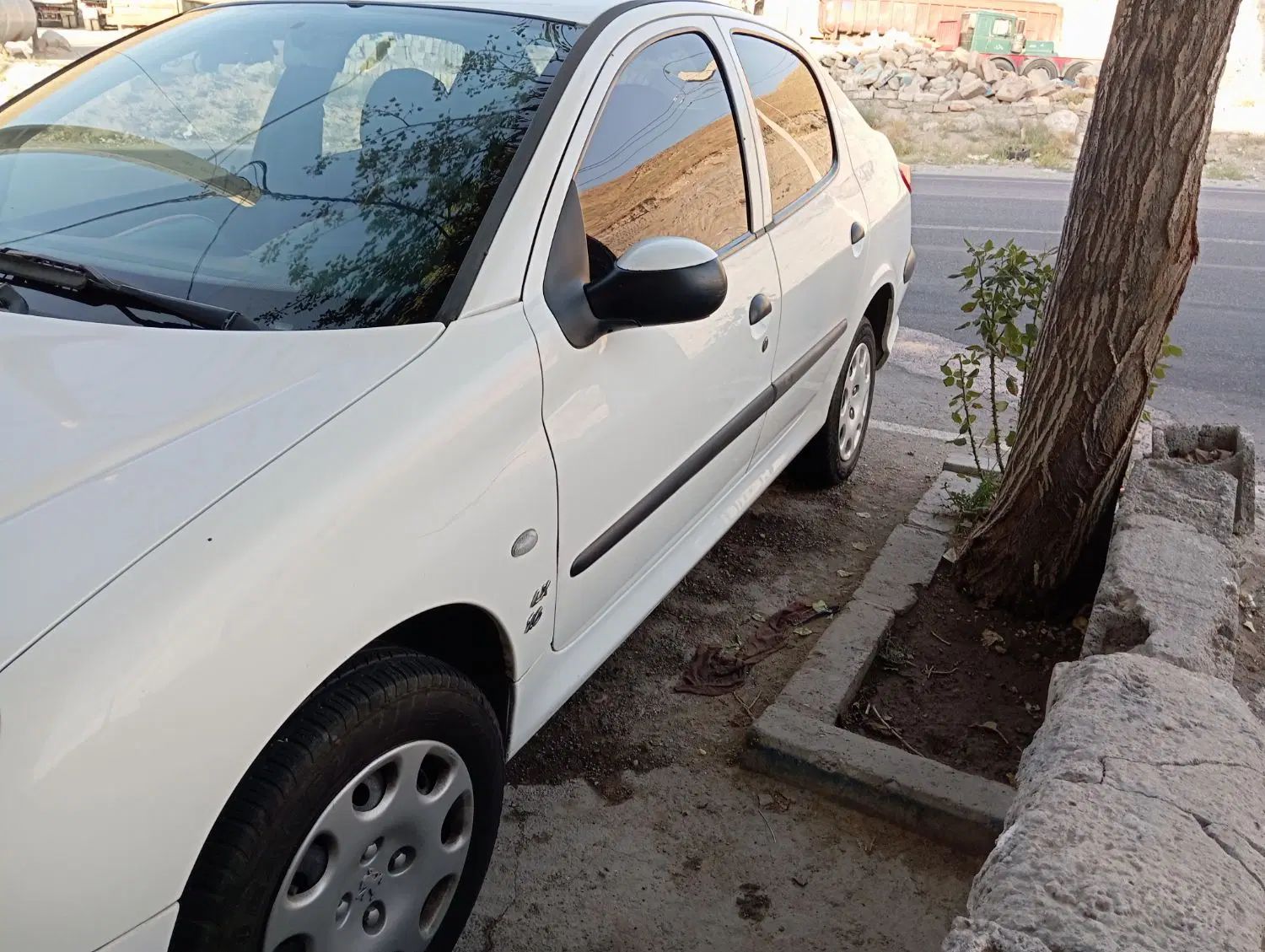 پژو ۲۰۶ صندوق دار v8 - 1392