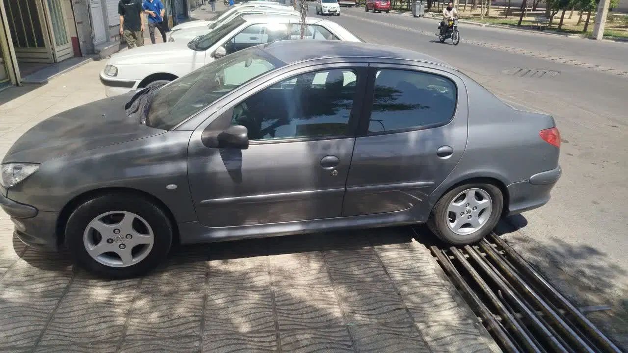 پژو ۲۰۶ صندوق دار v20 - 1389