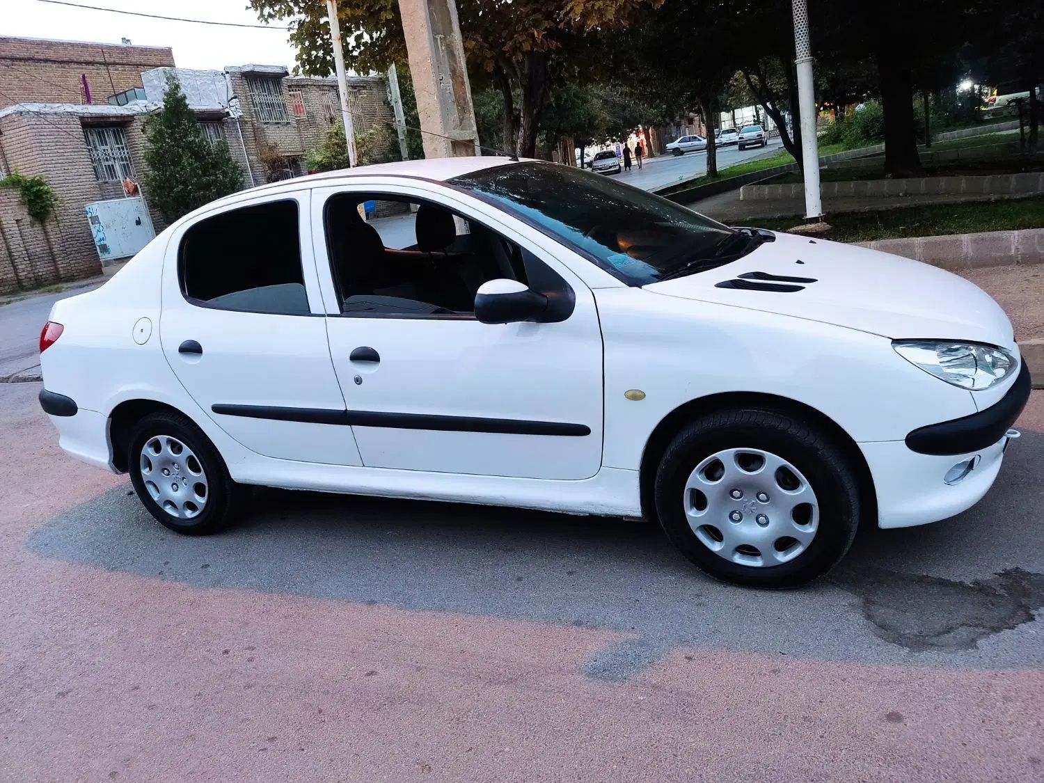پژو ۲۰۶ صندوق دار v8 - 1393