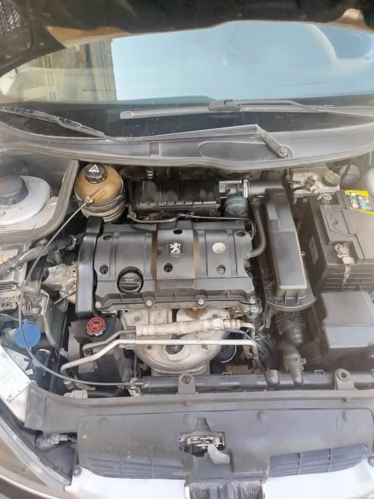 پژو ۲۰۶ صندوق دار v8 - 1385