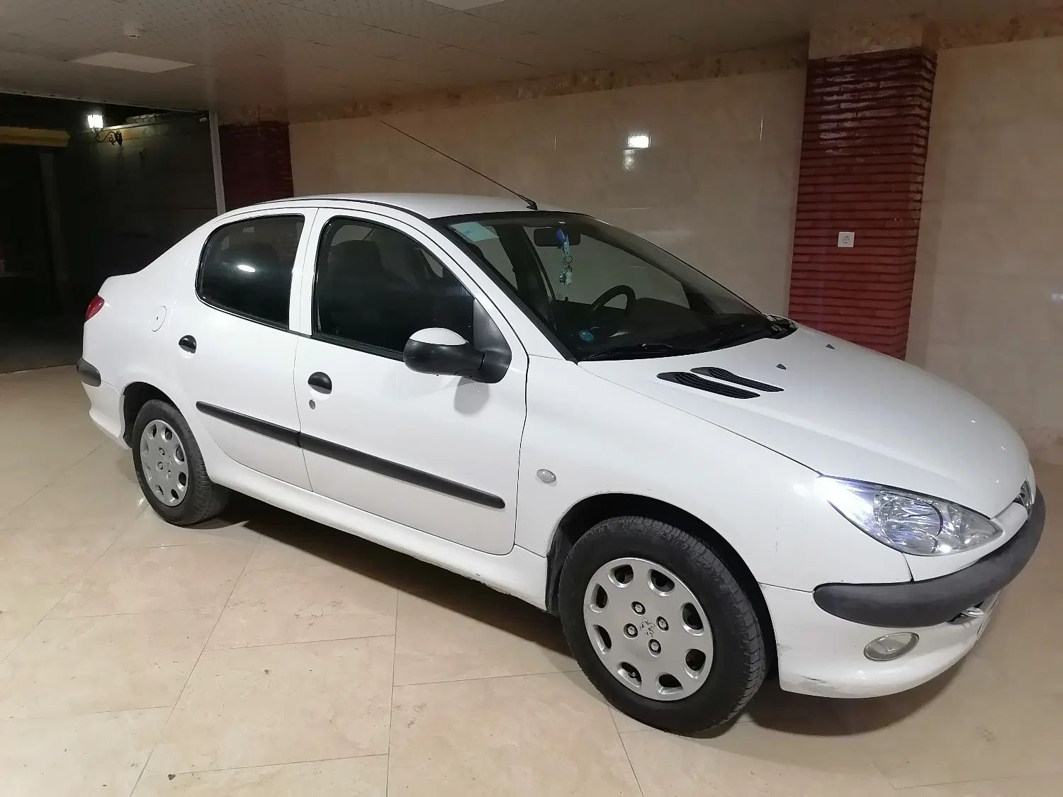 پژو ۲۰۶ صندوق دار v8 - 1394