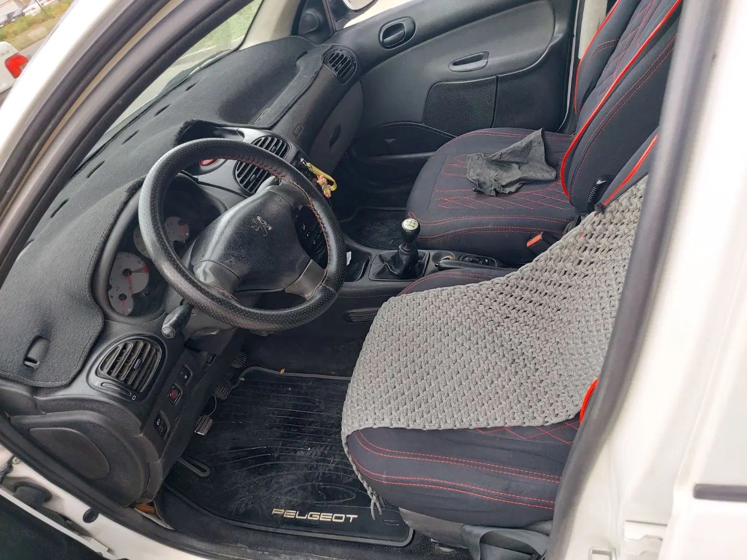 پژو ۲۰۶ صندوق دار v8 - 1396