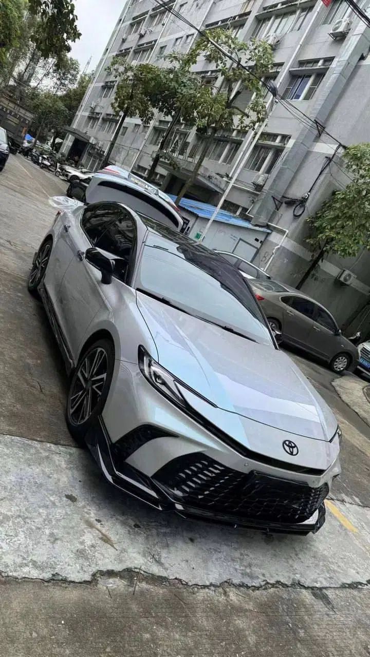 تویوتا کمری XLE - 2025