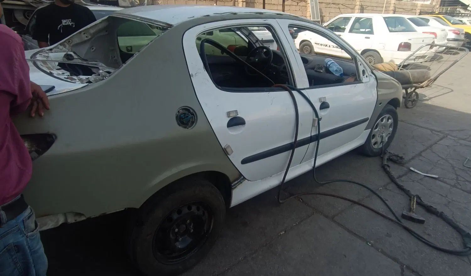 پژو ۲۰۶ صندوق دار v8 - 1397