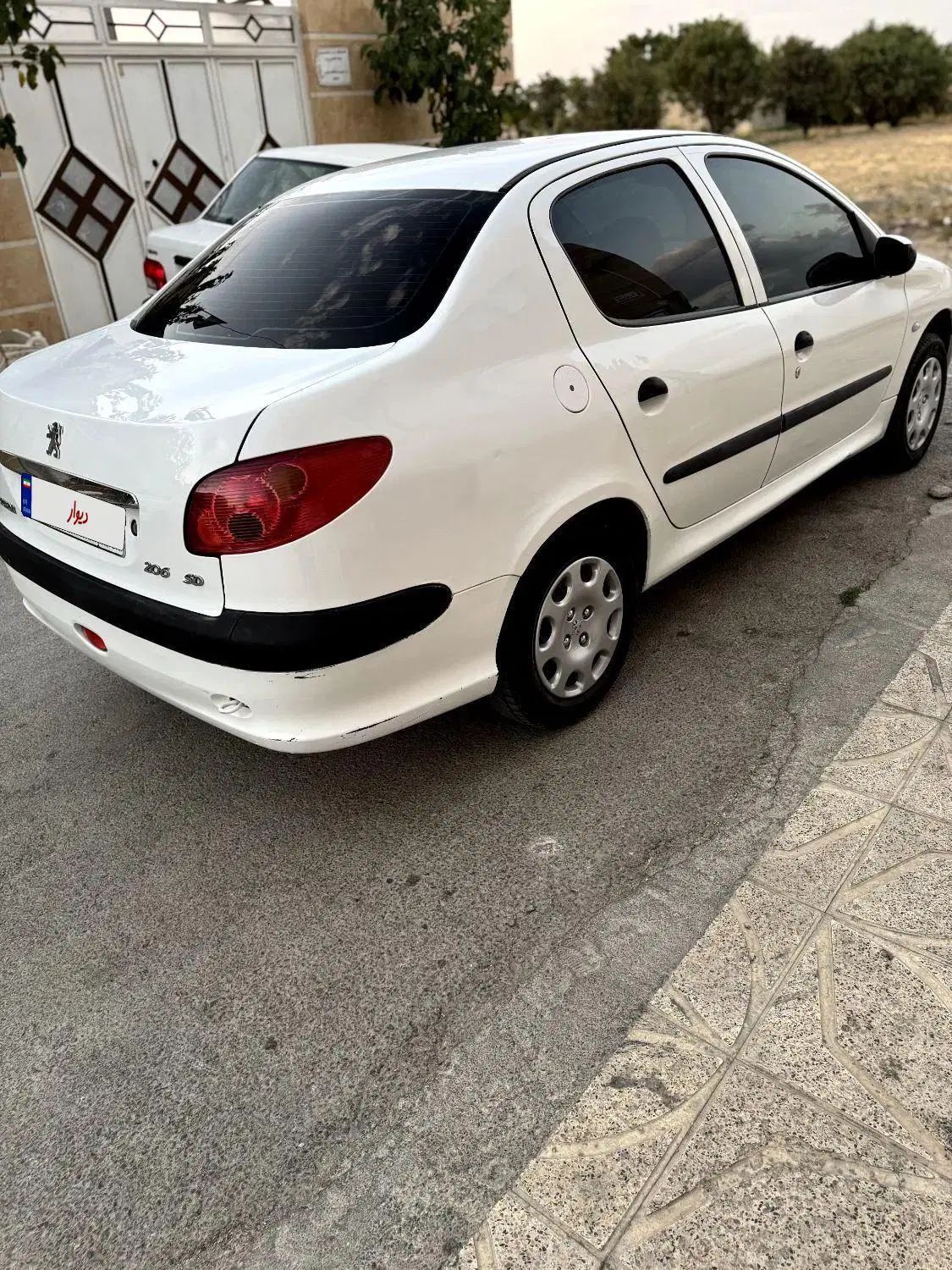 پژو ۲۰۶ صندوق دار v8 - 1395