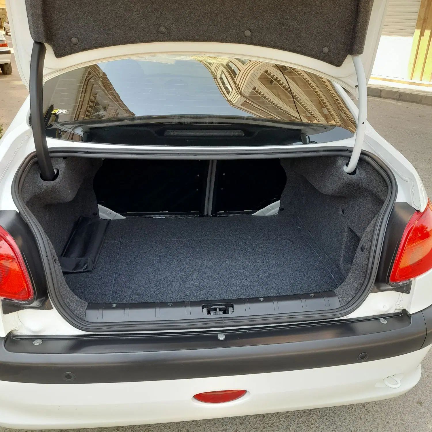 پژو ۲۰۶ صندوق دار v8 - 1395
