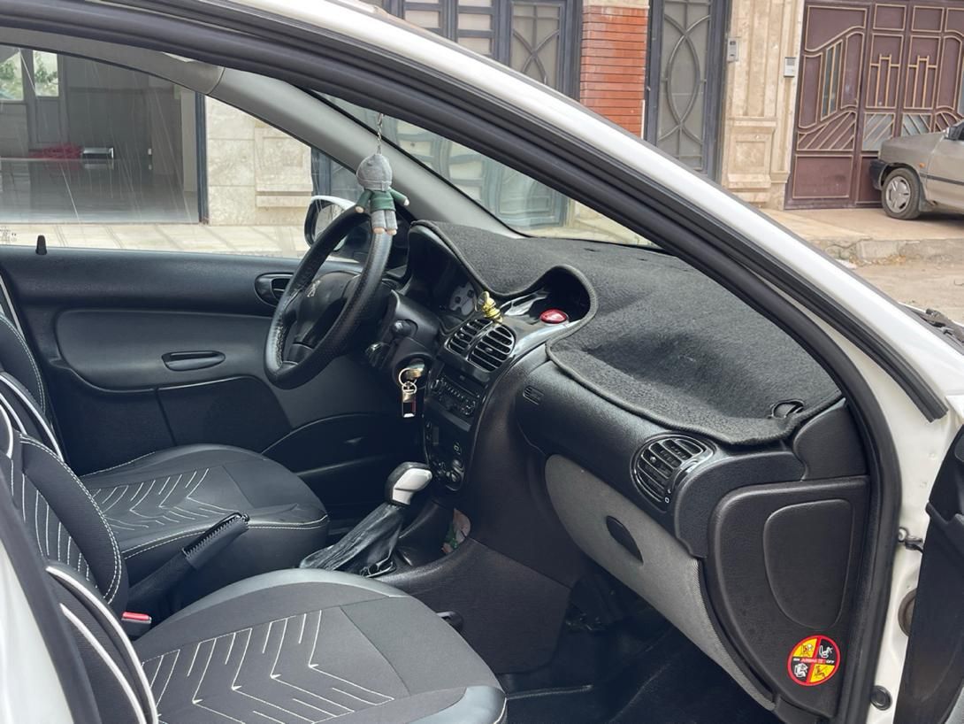 پژو ۲۰۶ صندوق دار v8 - 1394