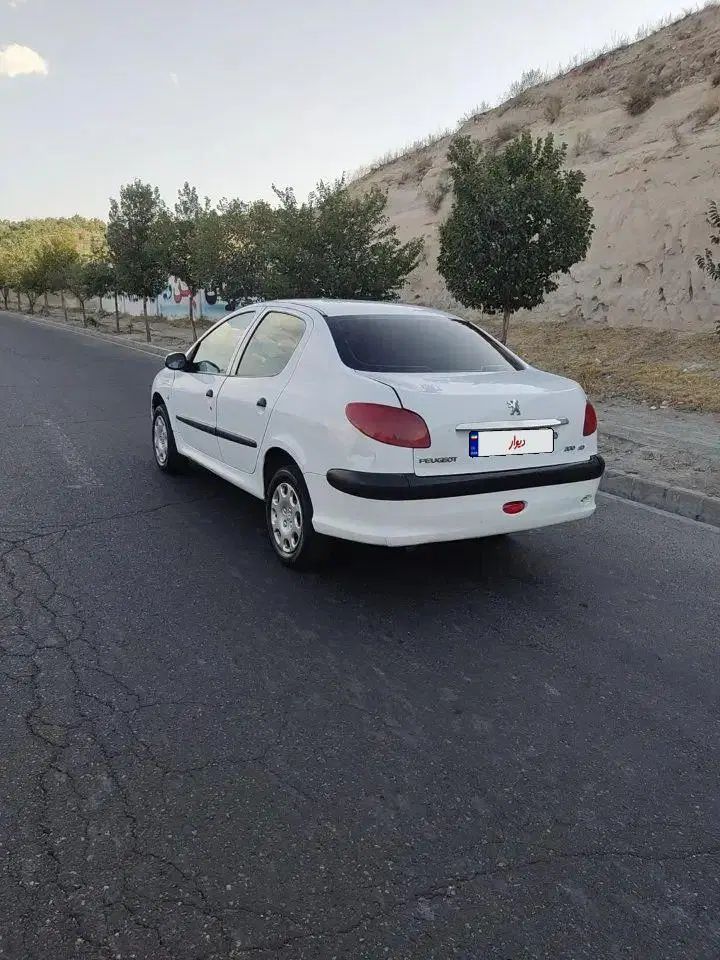 پژو ۲۰۶ صندوق دار v8 - 1390