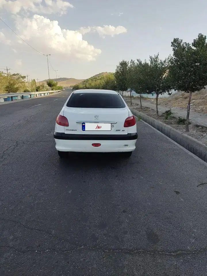 پژو ۲۰۶ صندوق دار v8 - 1390