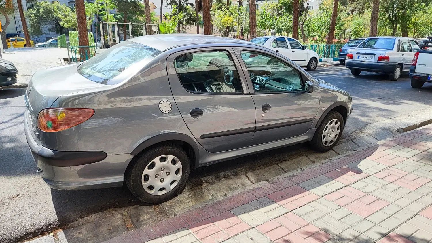 پژو ۲۰۶ صندوق دار v8 - 1392