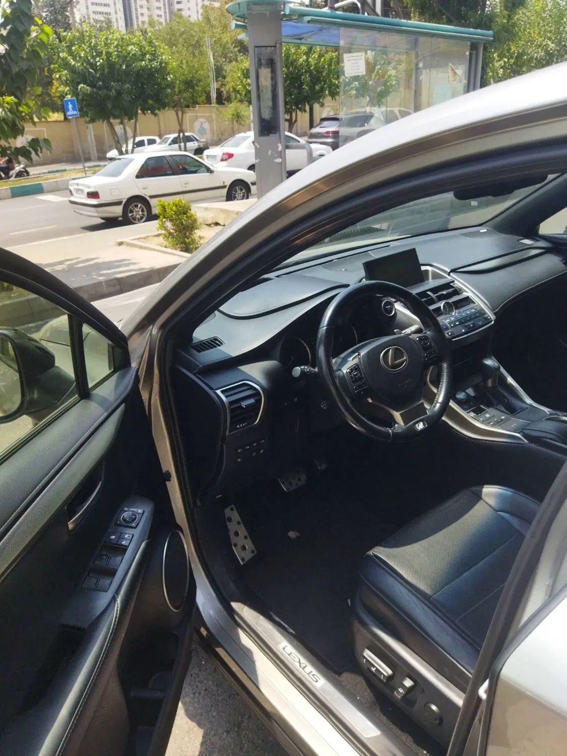 لکسوس NX هیبرید 300H - 2017
