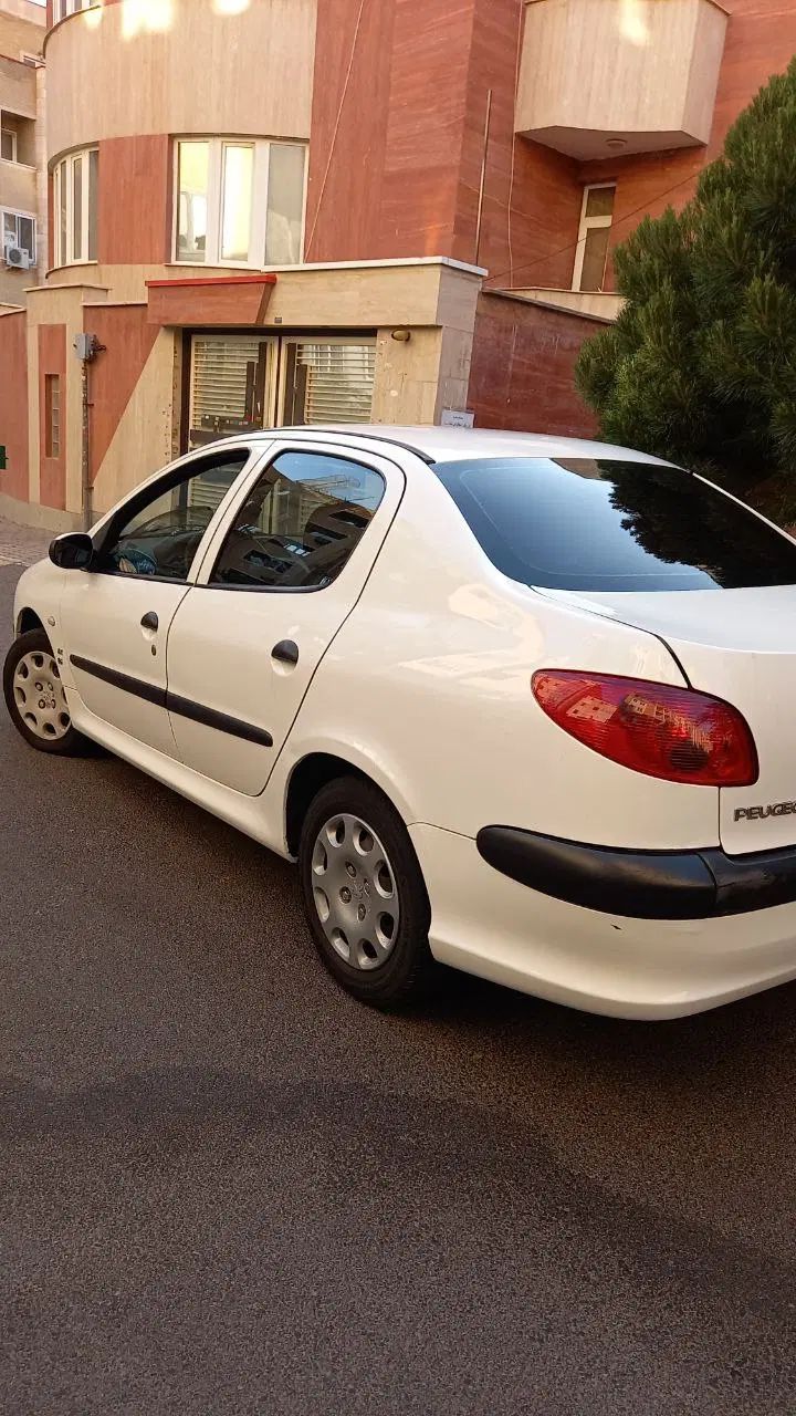پژو ۲۰۶ صندوق دار v8 - 1395