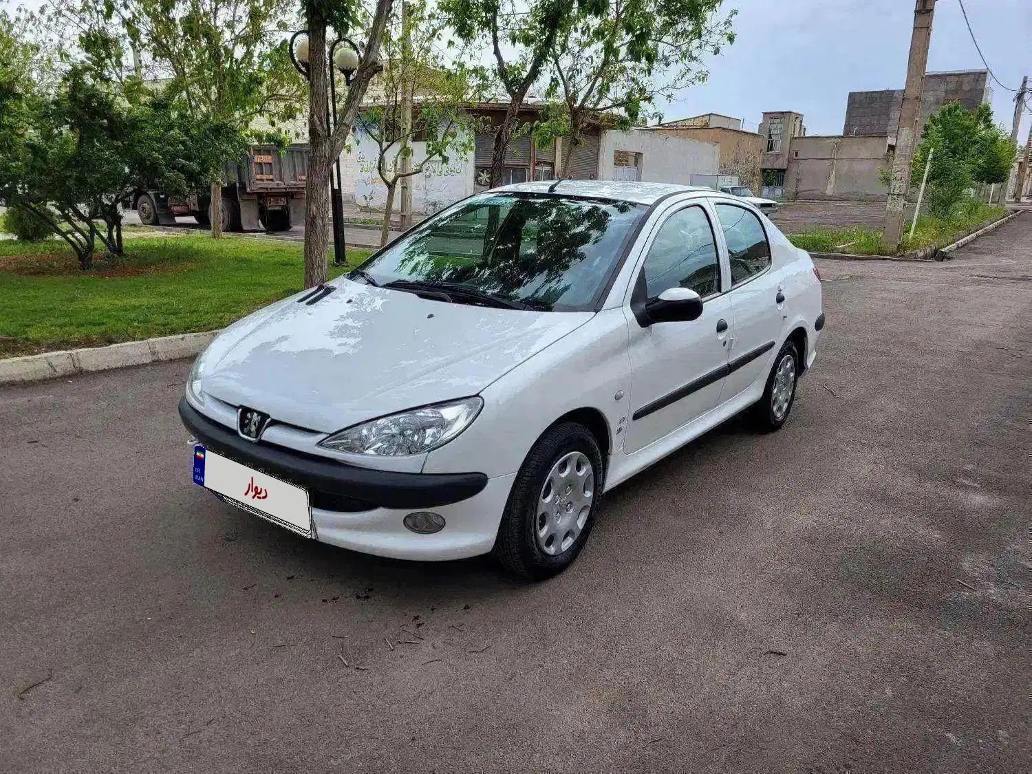 پژو ۲۰۶ صندوق دار v8 - 1393