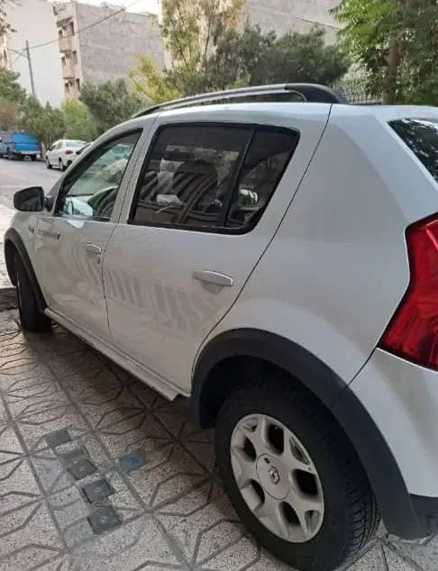 رنو ساندرو دنده ای - 1397