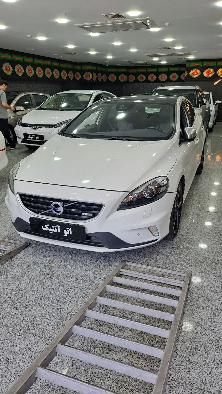 ولوو V40 R-DESIGN PLUS - 2014