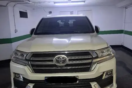 تویوتا لندکروز GXR نسل ۵ - 2010