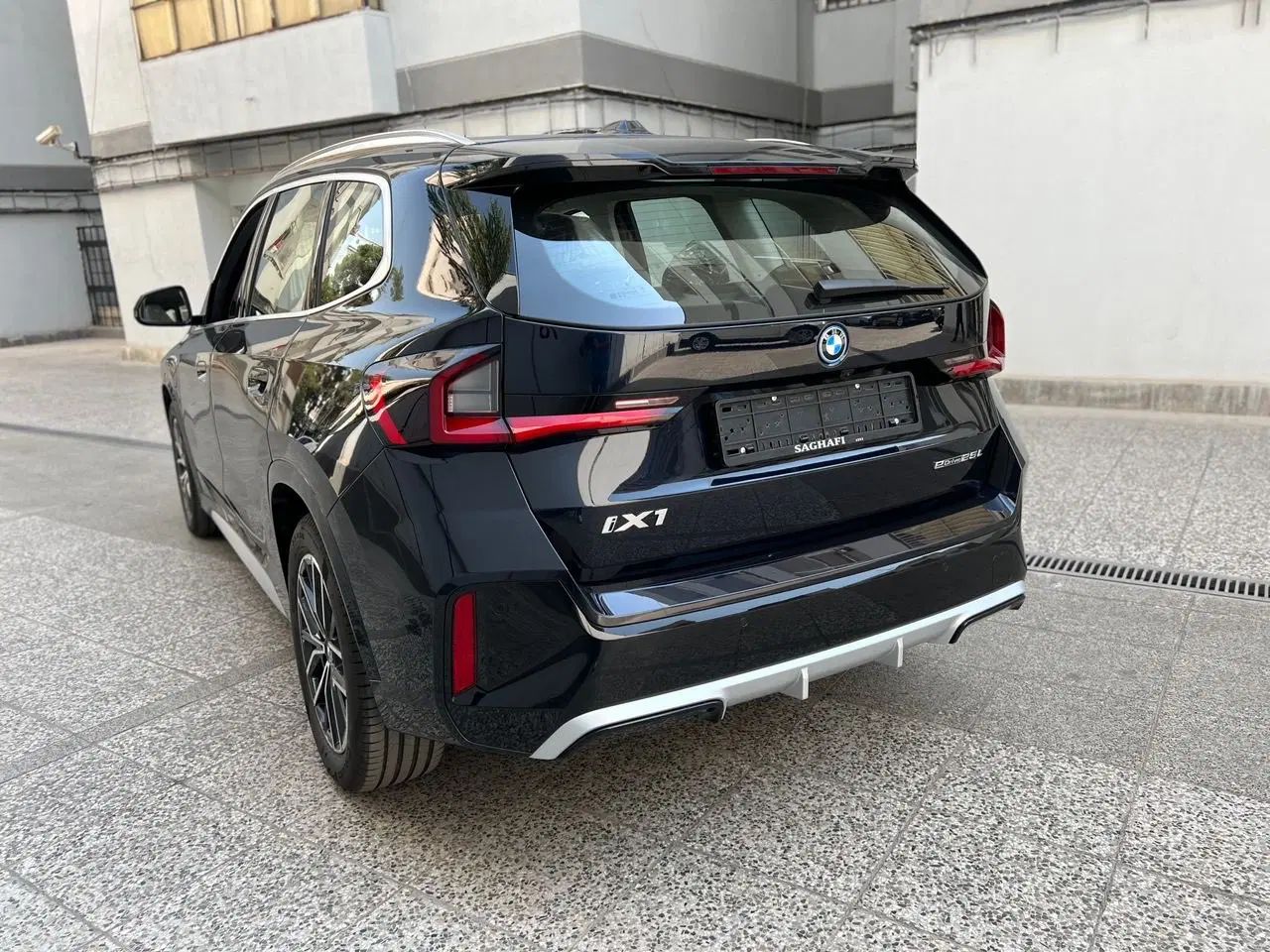 ب ام و X1 25 - 2025