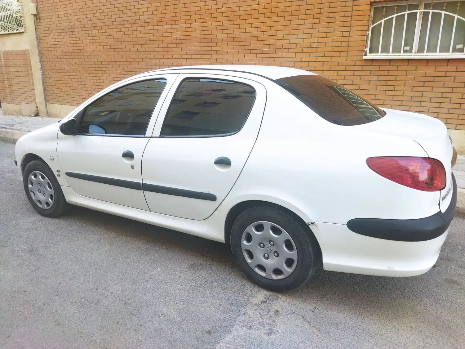 پژو ۲۰۶ صندوق دار v8 - 1394