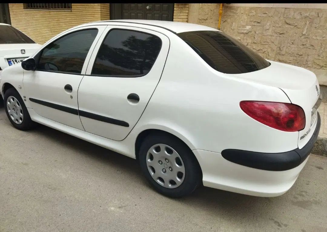 پژو ۲۰۶ صندوق دار v8 - 1394