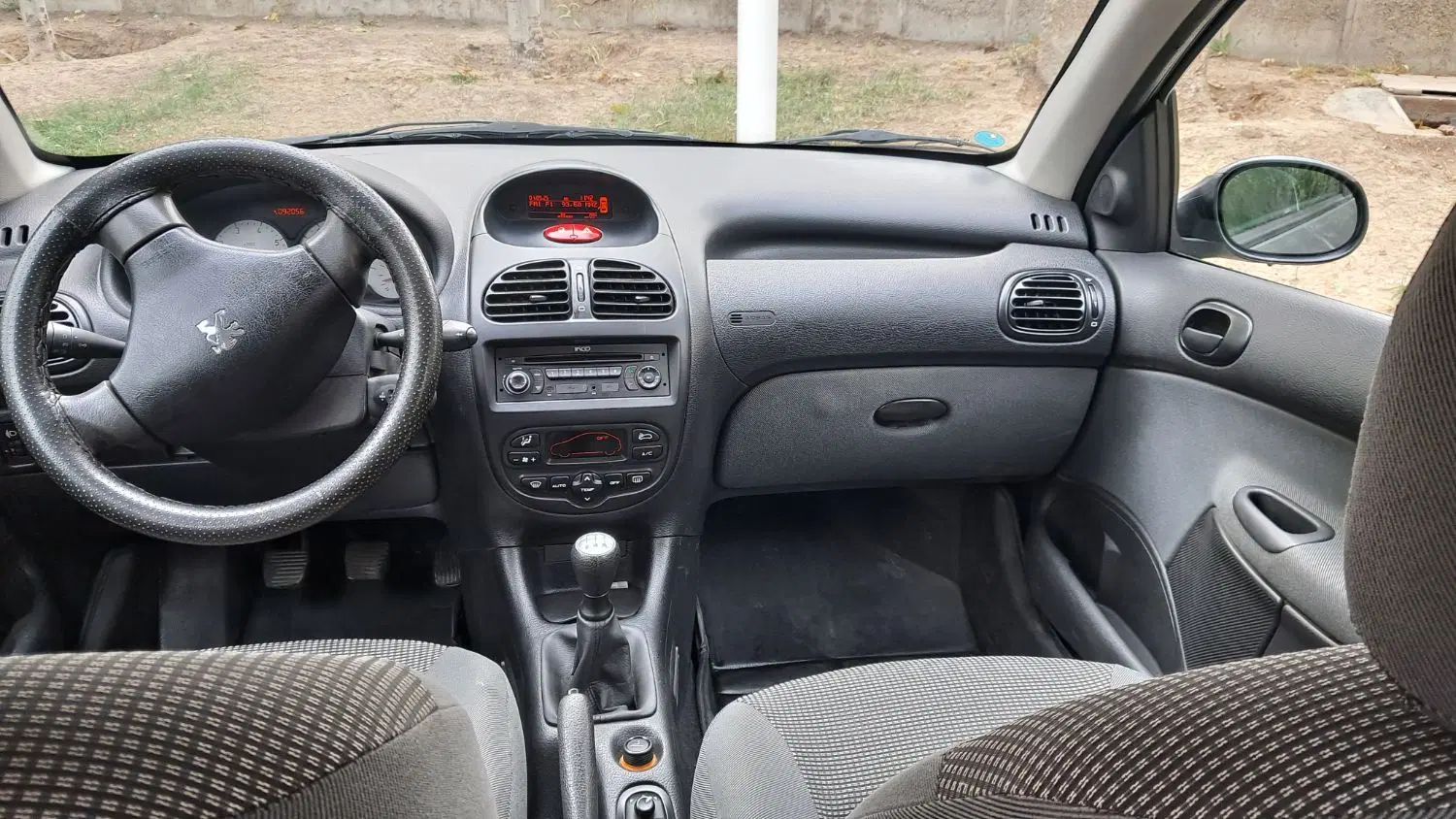 پژو ۲۰۶ صندوق دار v8 - 1396