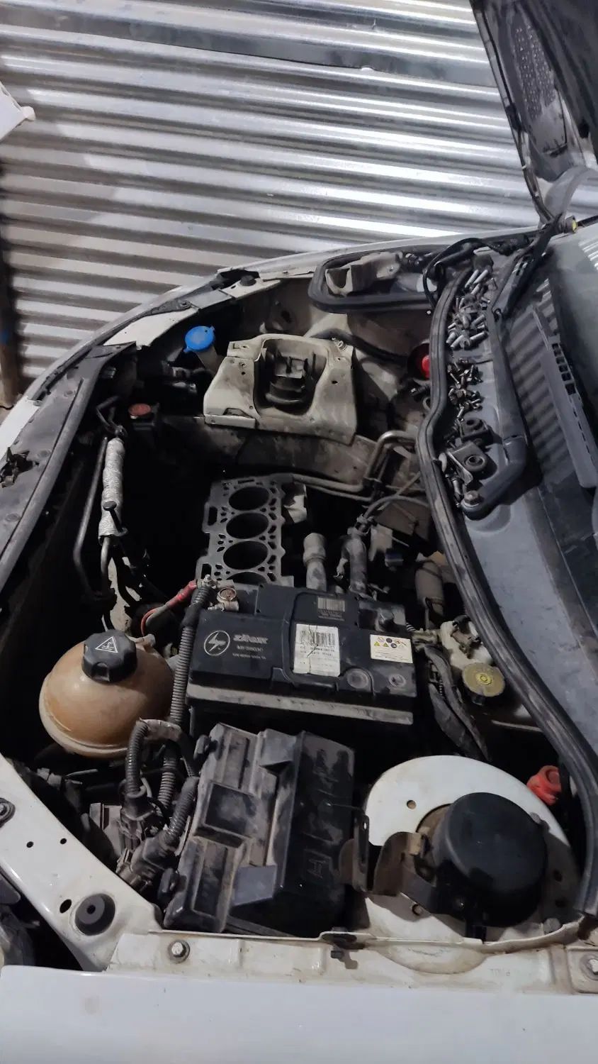 پژو ۲۰۶ صندوق دار v8 - 1396