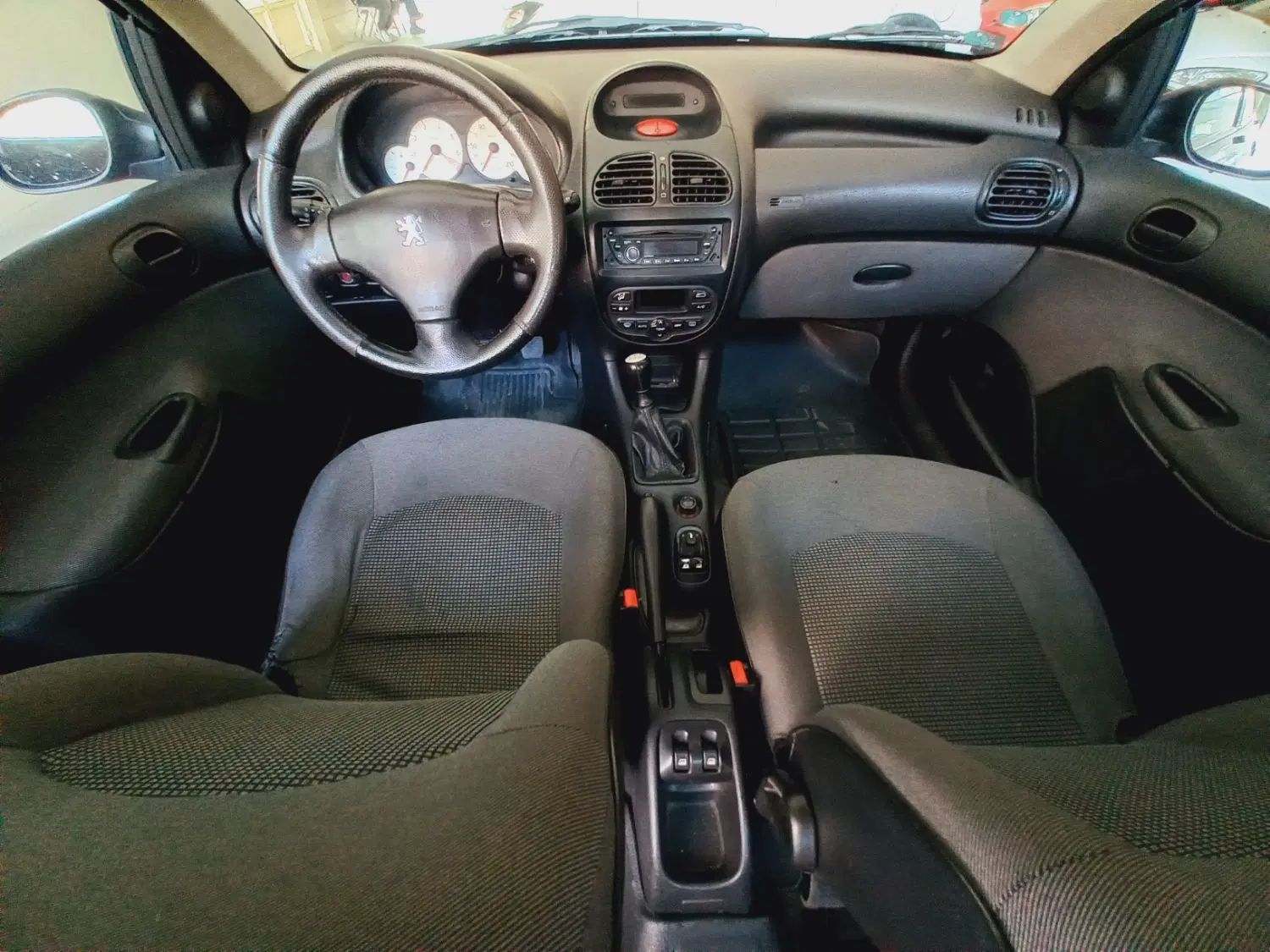 پژو ۲۰۶ صندوق دار v8 - 1390