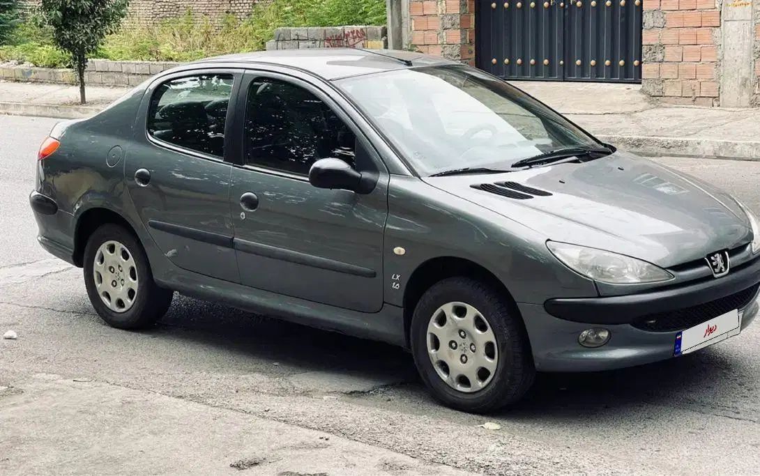 پژو ۲۰۶ صندوق دار v8 - 1390