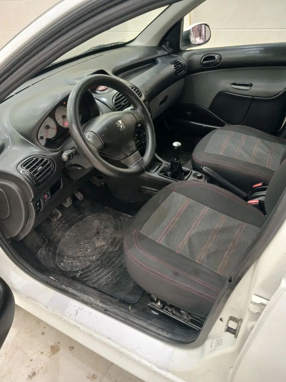 پژو ۲۰۶ صندوق دار v8 - 1394