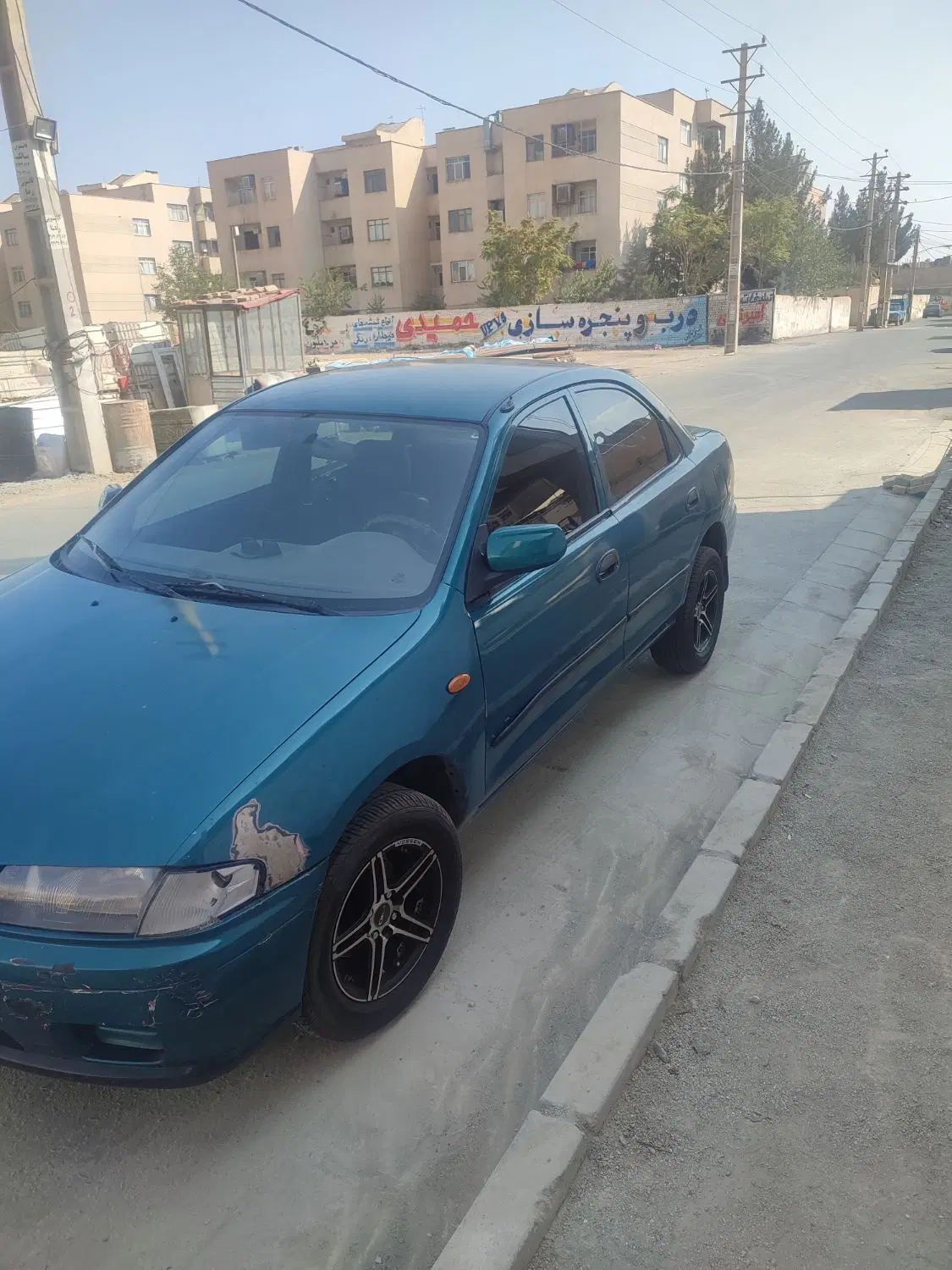 مزدا 323 F - 1379