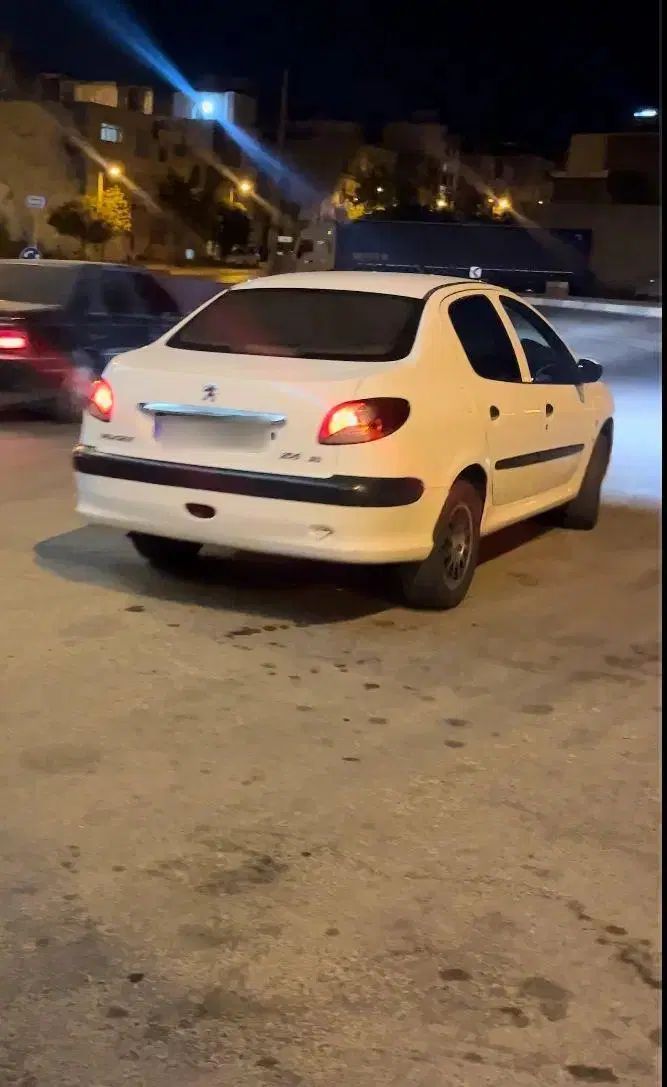 پژو ۲۰۶ صندوق دار v8 - 1390