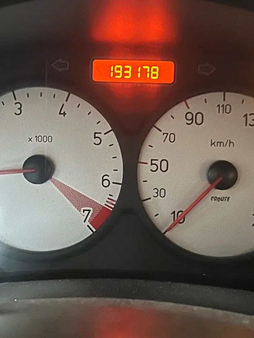 پژو ۲۰۶ صندوق دار v8 - 1396
