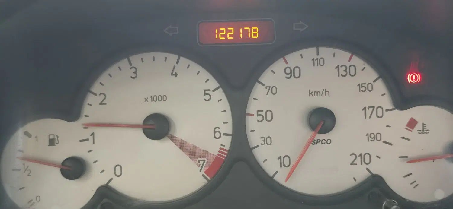 پژو ۲۰۶ صندوق دار v8 - 1398