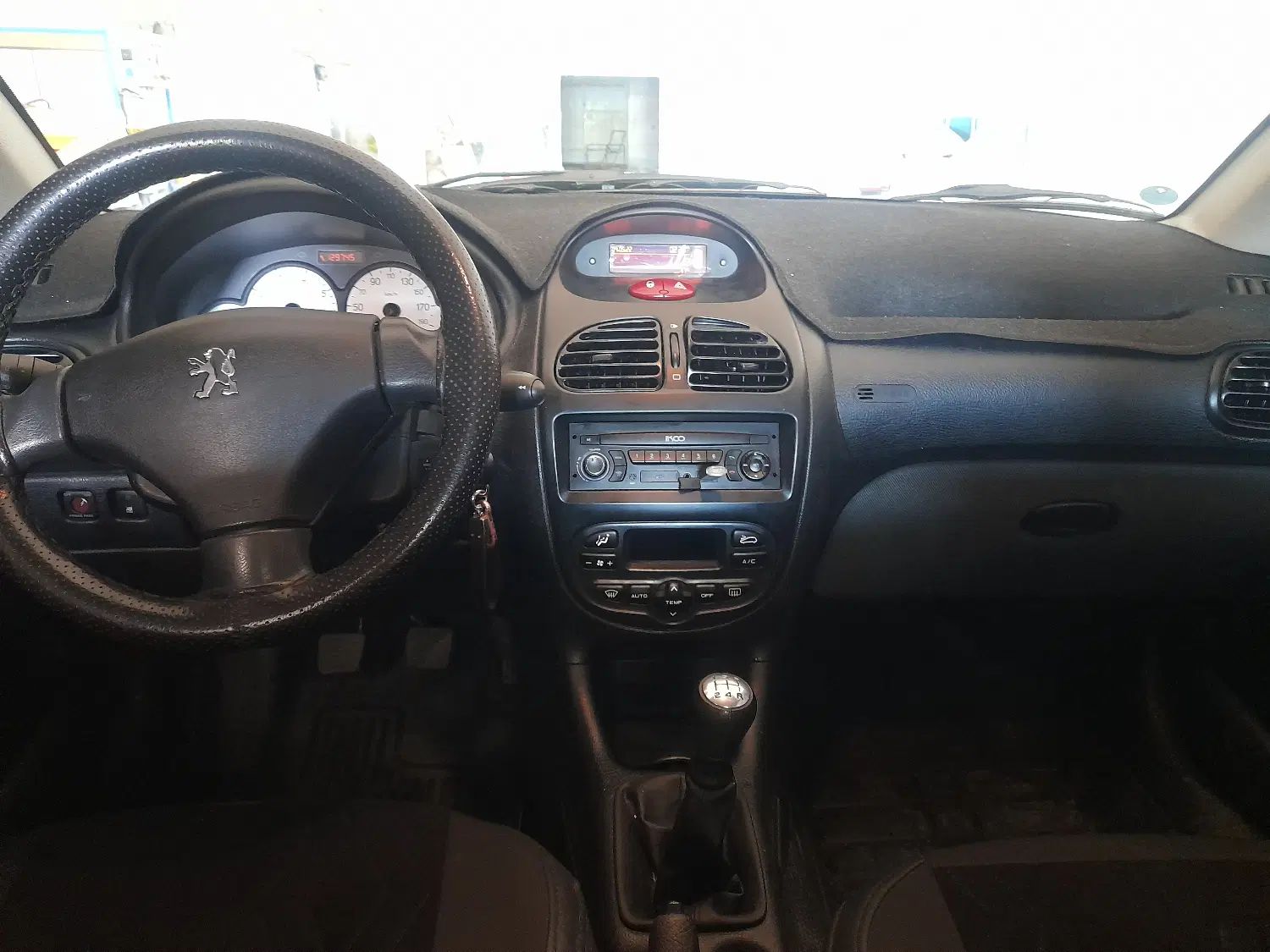 پژو ۲۰۶ صندوق دار v8 - 1399