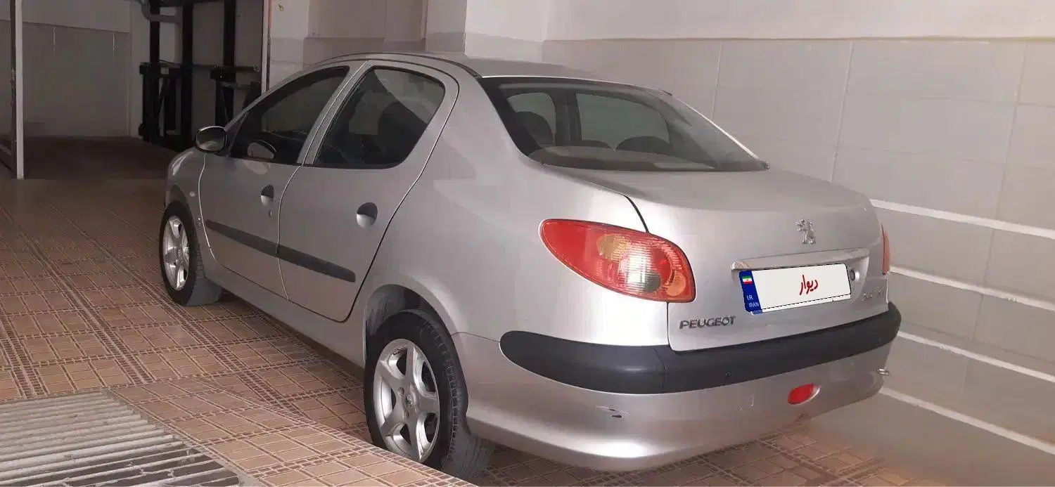 پژو ۲۰۶ صندوق دار v8 - 1392