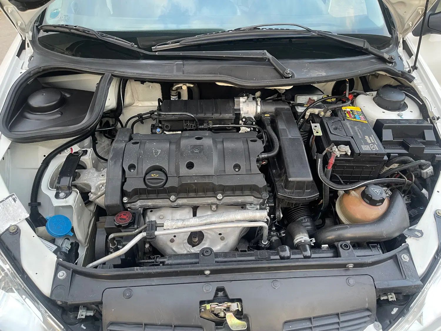 پژو ۲۰۶ صندوق دار v8 - 1394