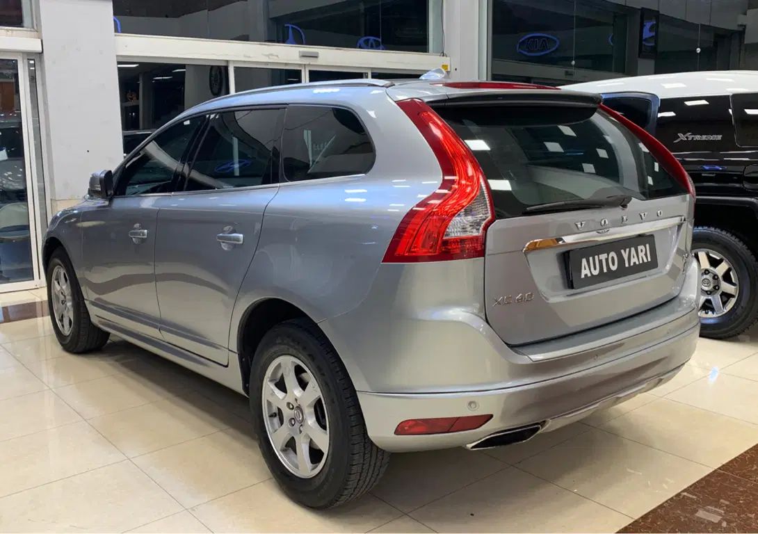 ولوو XC60 R-DESIGN - 2015