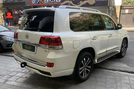 تویوتا لندکروز GXR نسل ۵ - 2008