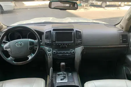تویوتا لندکروز GXR نسل ۵ - 2008