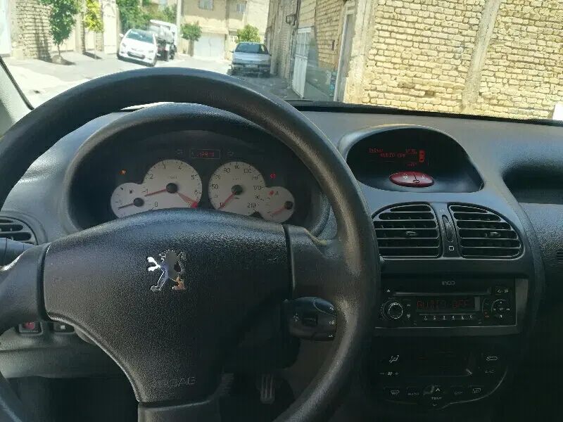 پژو ۲۰۶ صندوق دار v8 - 1398
