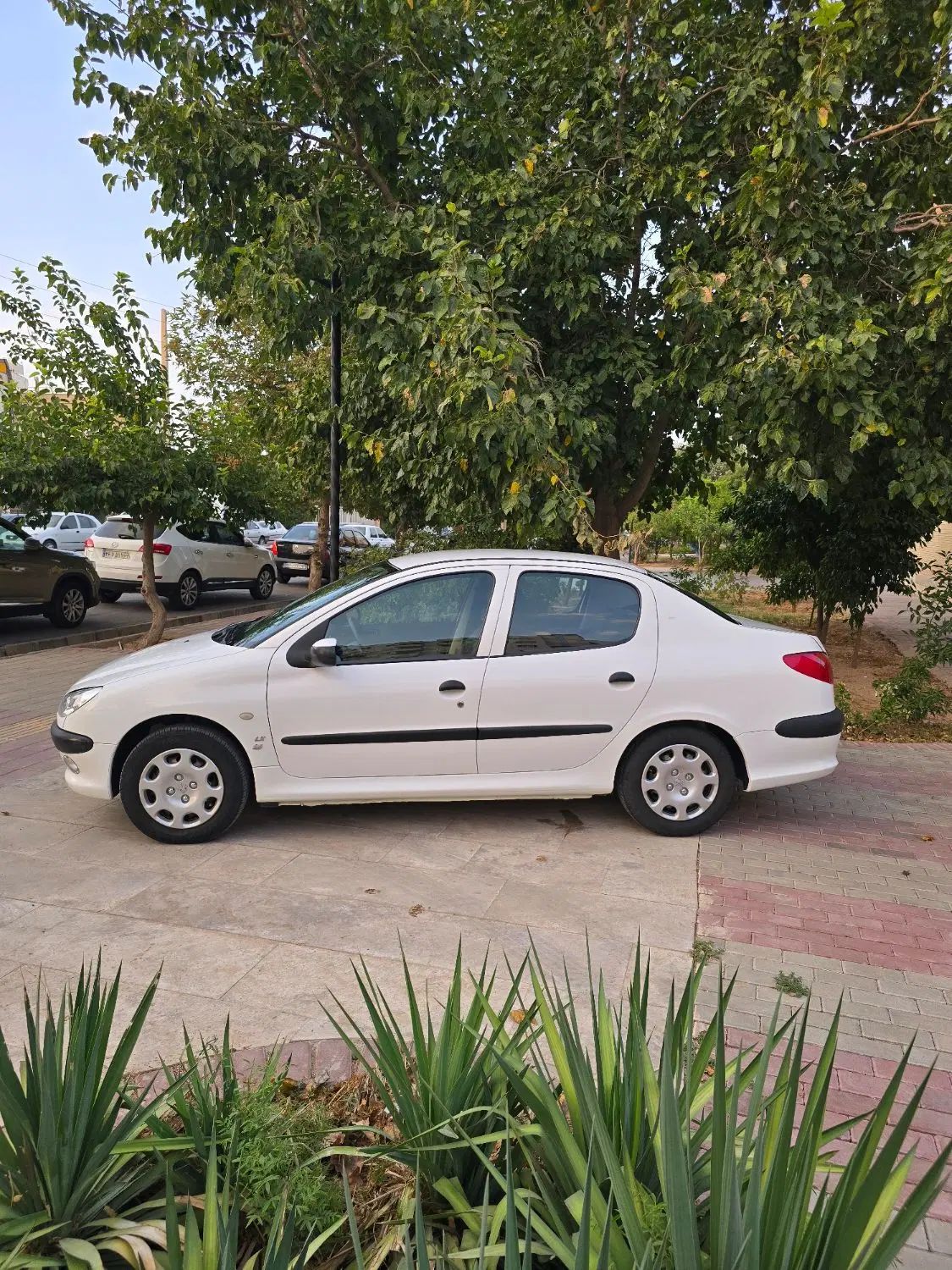 پژو ۲۰۶ صندوق دار v8 - 1395