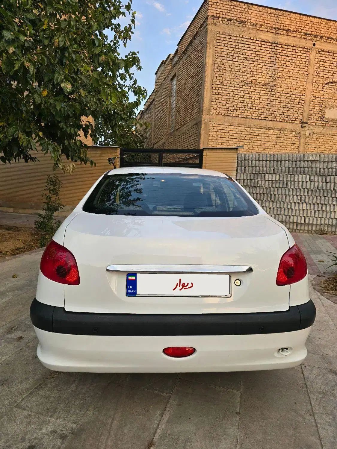 پژو ۲۰۶ صندوق دار v8 - 1395