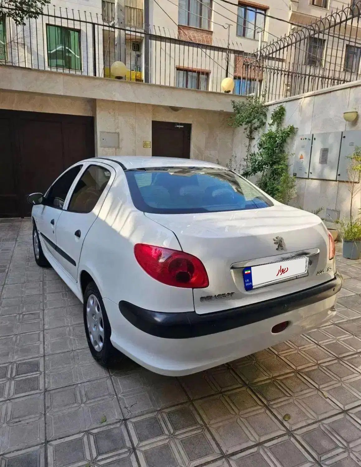 پژو ۲۰۶ صندوق دار v8 - 1397